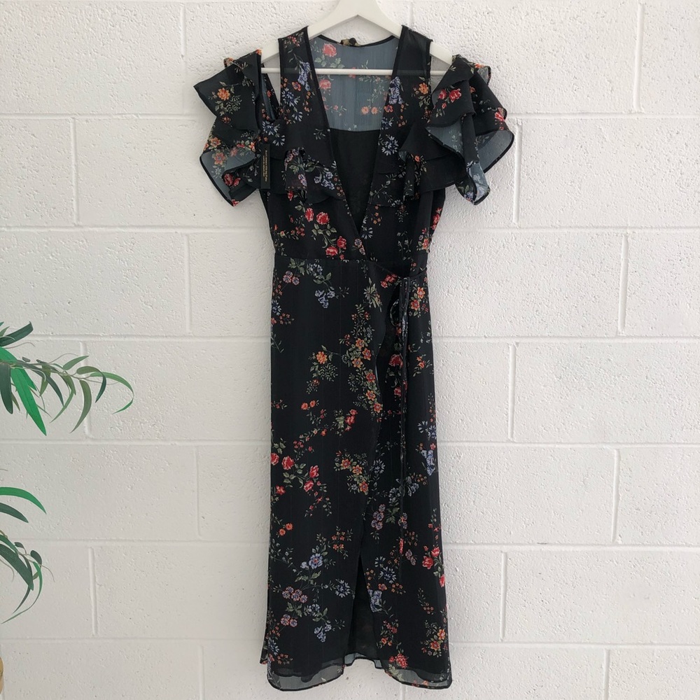 Cold shoulder floral wrap dress - Picture 2 of 8